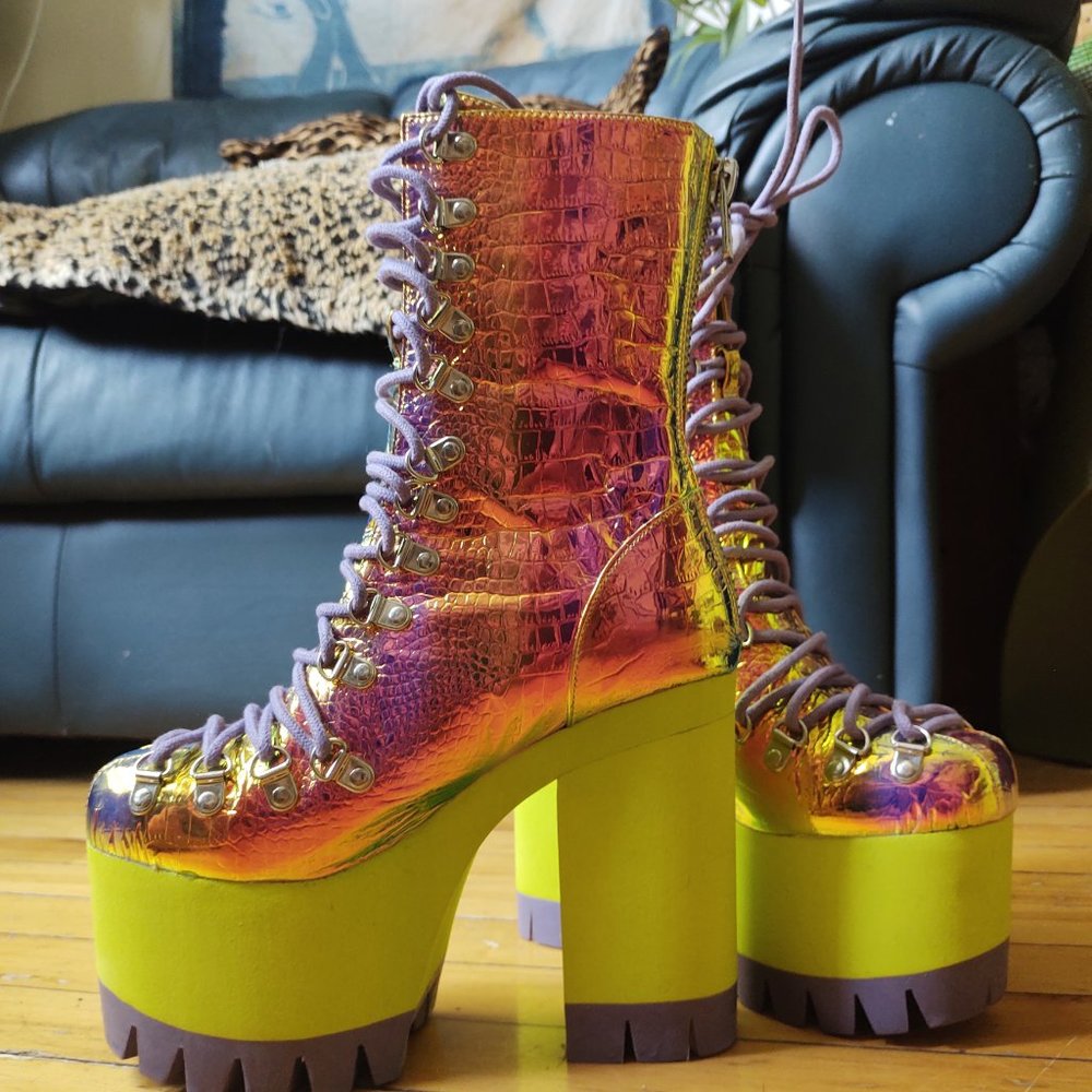 NWOT Current Mood holographic platform boots